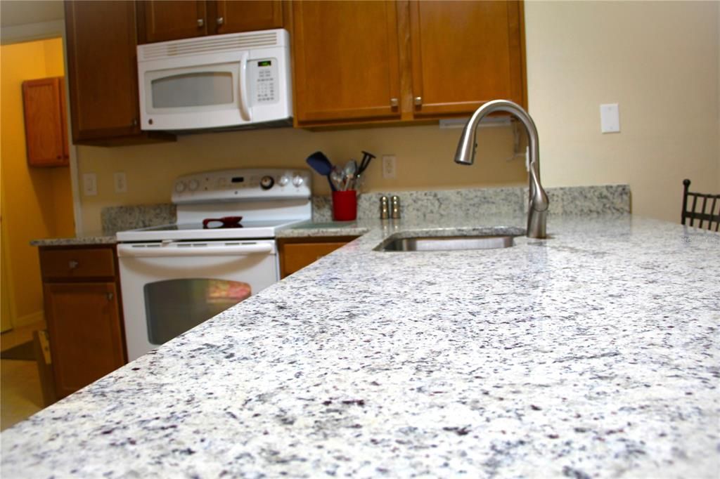 For Sale: $290,000 (3 beds, 2 baths, 1402 Square Feet)