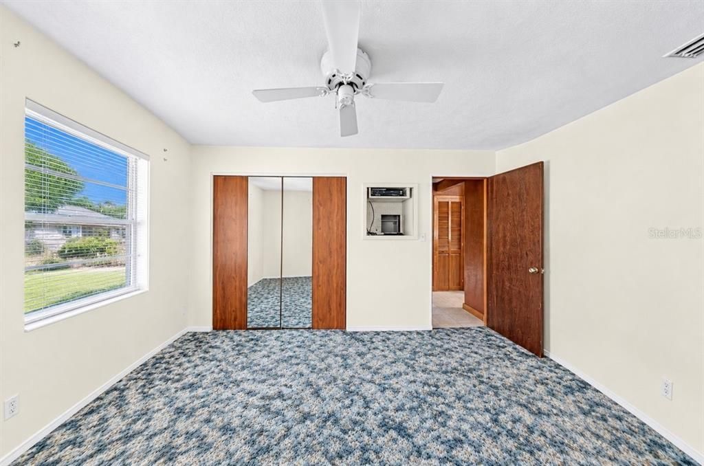 For Sale: $179,000 (2 beds, 1 baths, 784 Square Feet)