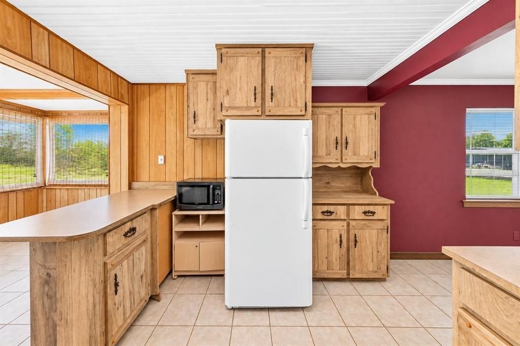 For Sale: $179,000 (2 beds, 1 baths, 784 Square Feet)