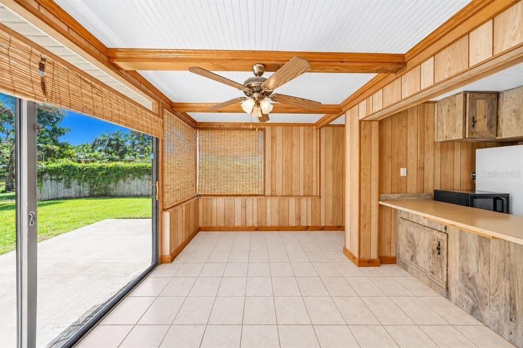 For Sale: $179,000 (2 beds, 1 baths, 784 Square Feet)
