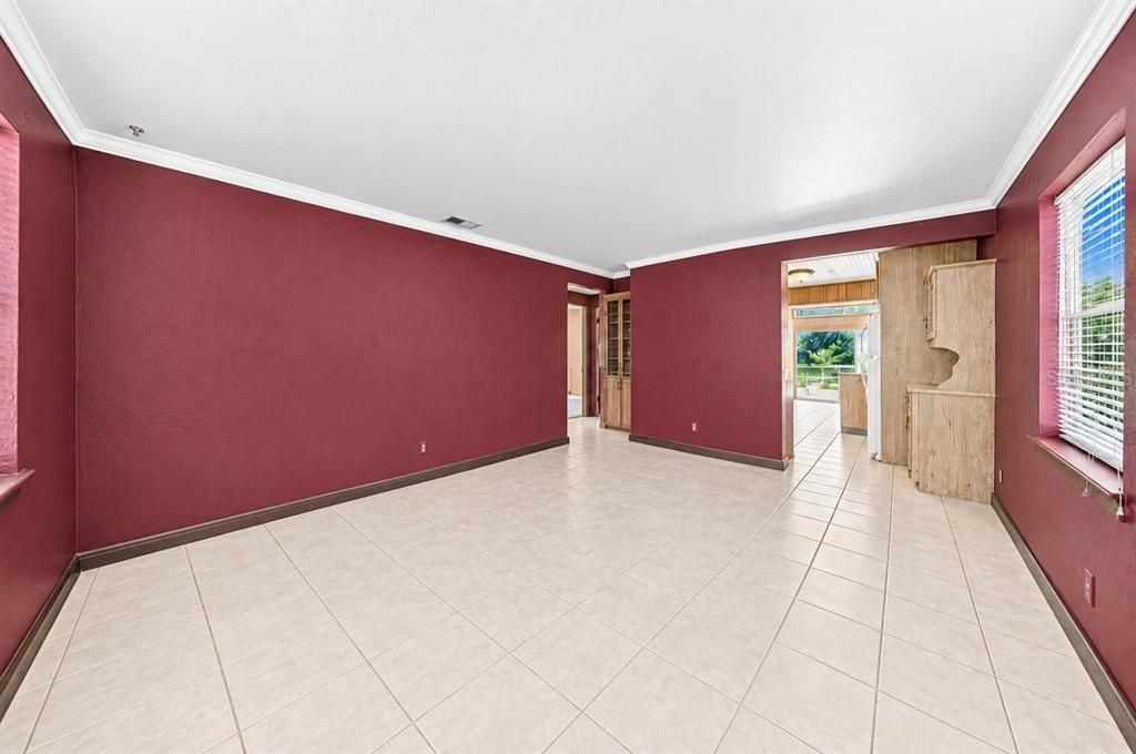 For Sale: $179,000 (2 beds, 1 baths, 784 Square Feet)