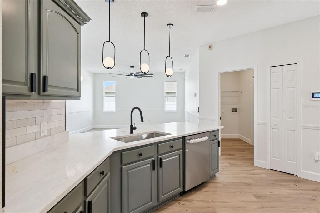 For Sale: $349,900 (3 beds, 2 baths, 1876 Square Feet)