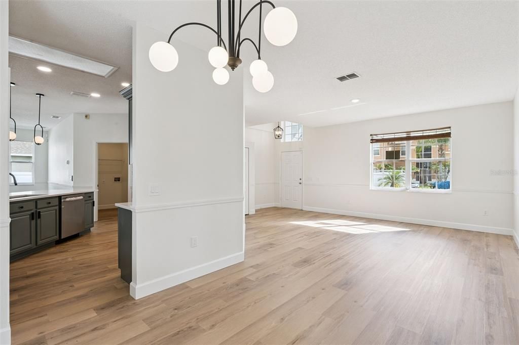 For Sale: $349,900 (3 beds, 2 baths, 1876 Square Feet)