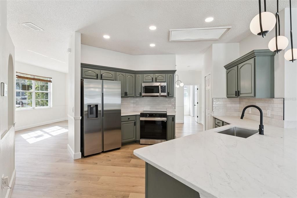 For Sale: $349,900 (3 beds, 2 baths, 1876 Square Feet)