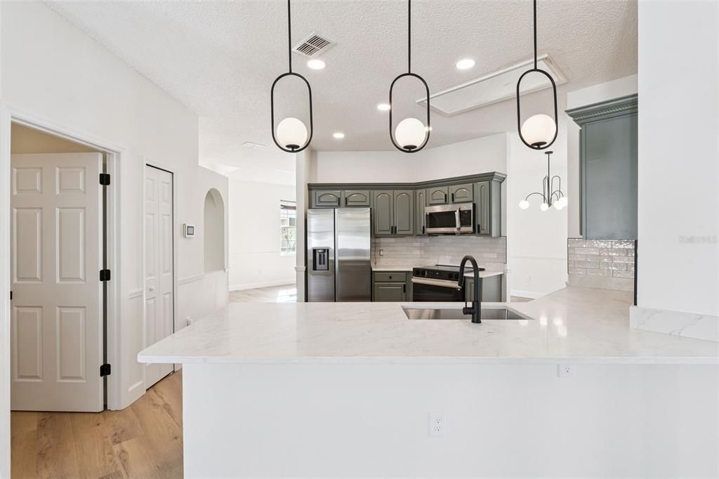 For Sale: $349,900 (3 beds, 2 baths, 1876 Square Feet)