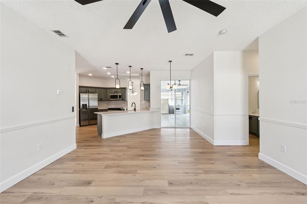 For Sale: $349,900 (3 beds, 2 baths, 1876 Square Feet)