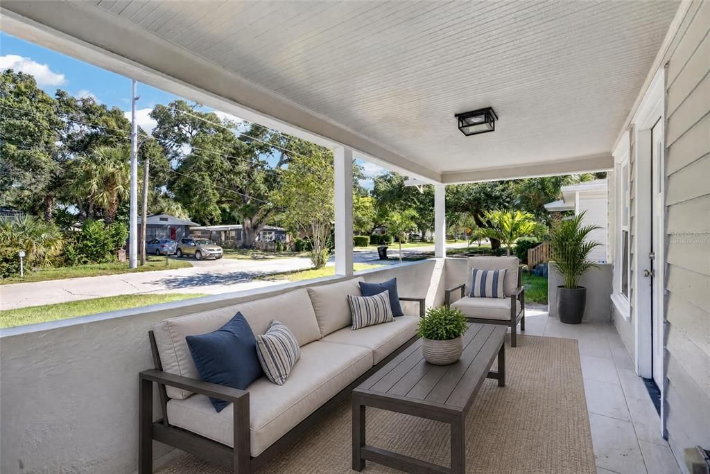 For Sale: $325,000 (3 beds, 1 baths, 880 Square Feet)