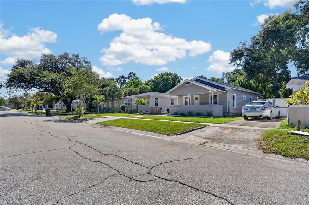 For Sale: $325,000 (3 beds, 1 baths, 880 Square Feet)