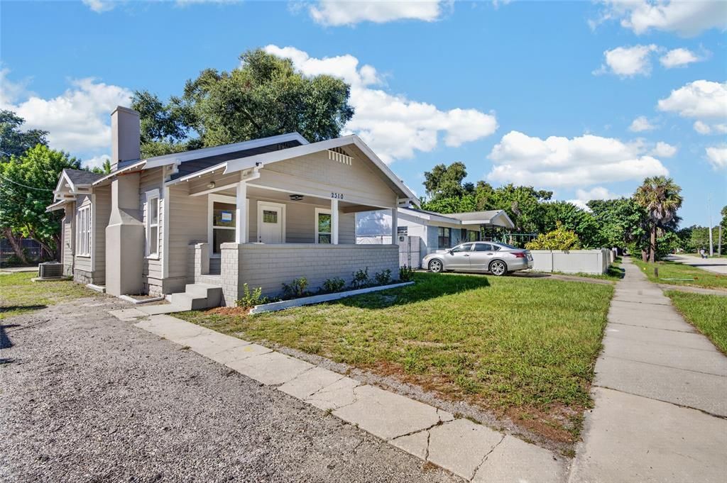 For Sale: $325,000 (3 beds, 1 baths, 880 Square Feet)