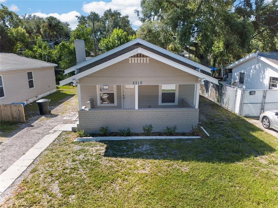 For Sale: $325,000 (3 beds, 1 baths, 880 Square Feet)