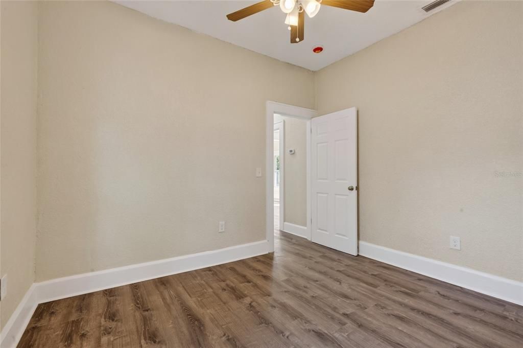 For Sale: $325,000 (3 beds, 1 baths, 880 Square Feet)