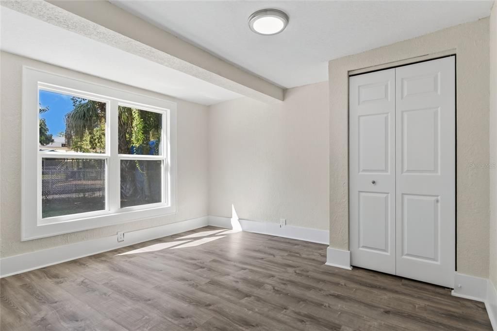 For Sale: $325,000 (3 beds, 1 baths, 880 Square Feet)