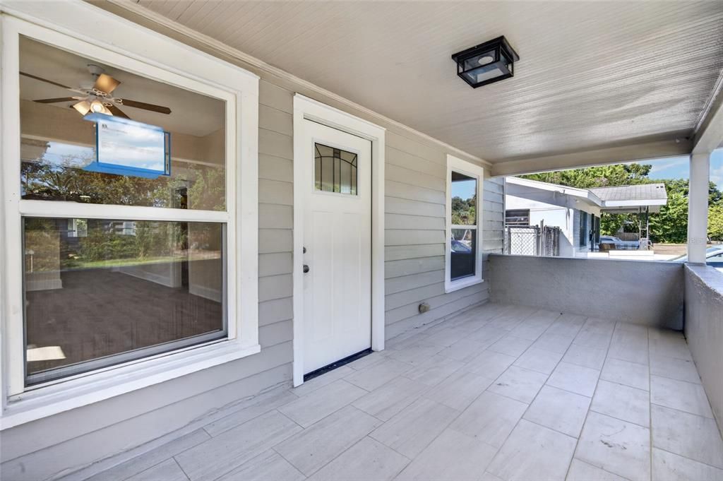 For Sale: $325,000 (3 beds, 1 baths, 880 Square Feet)