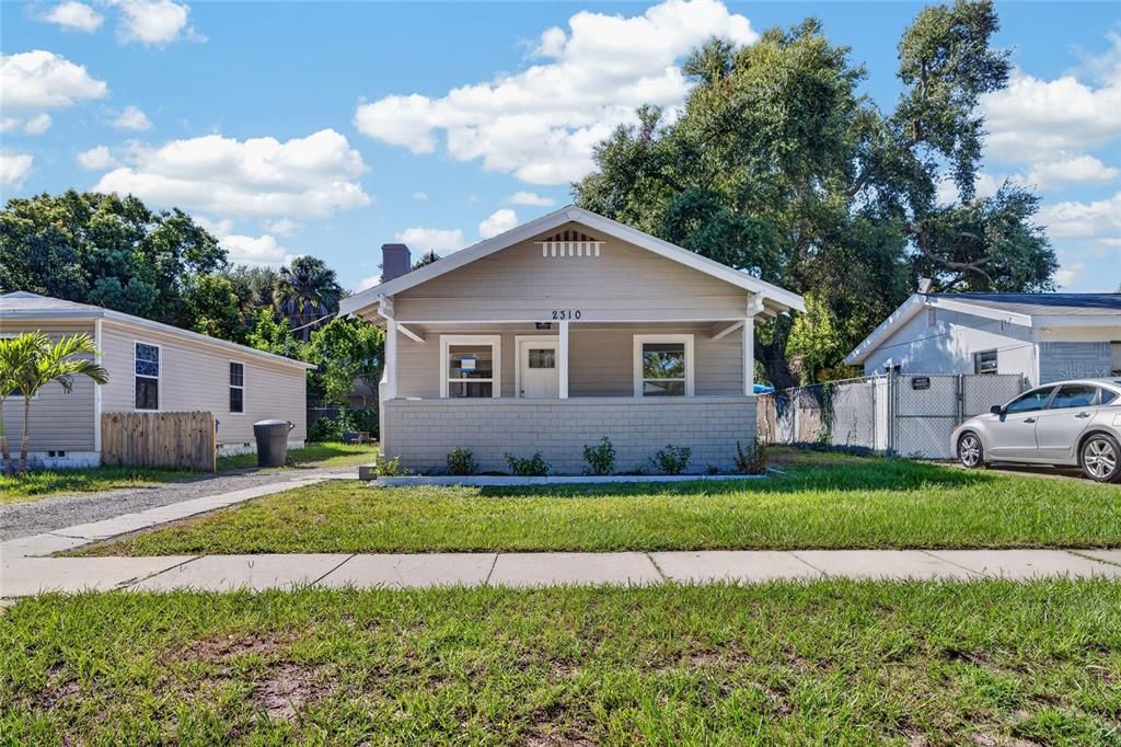 For Sale: $325,000 (3 beds, 1 baths, 880 Square Feet)