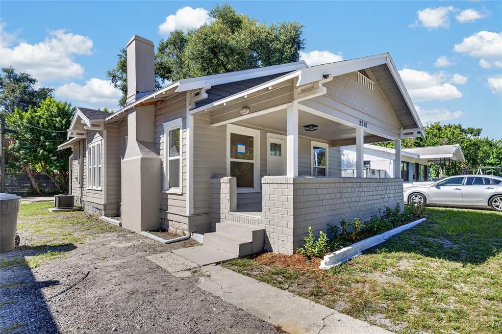 For Sale: $325,000 (3 beds, 1 baths, 880 Square Feet)