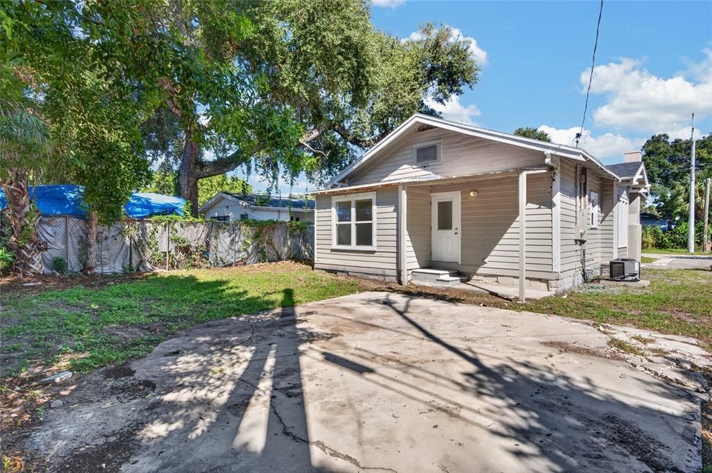 For Sale: $325,000 (3 beds, 1 baths, 880 Square Feet)