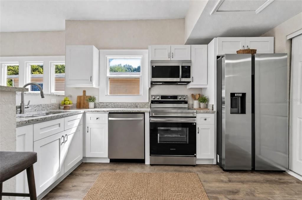 For Sale: $325,000 (3 beds, 1 baths, 880 Square Feet)