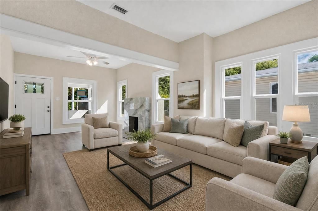 For Sale: $325,000 (3 beds, 1 baths, 880 Square Feet)