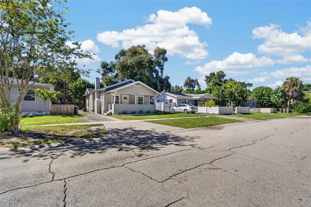 For Sale: $325,000 (3 beds, 1 baths, 880 Square Feet)