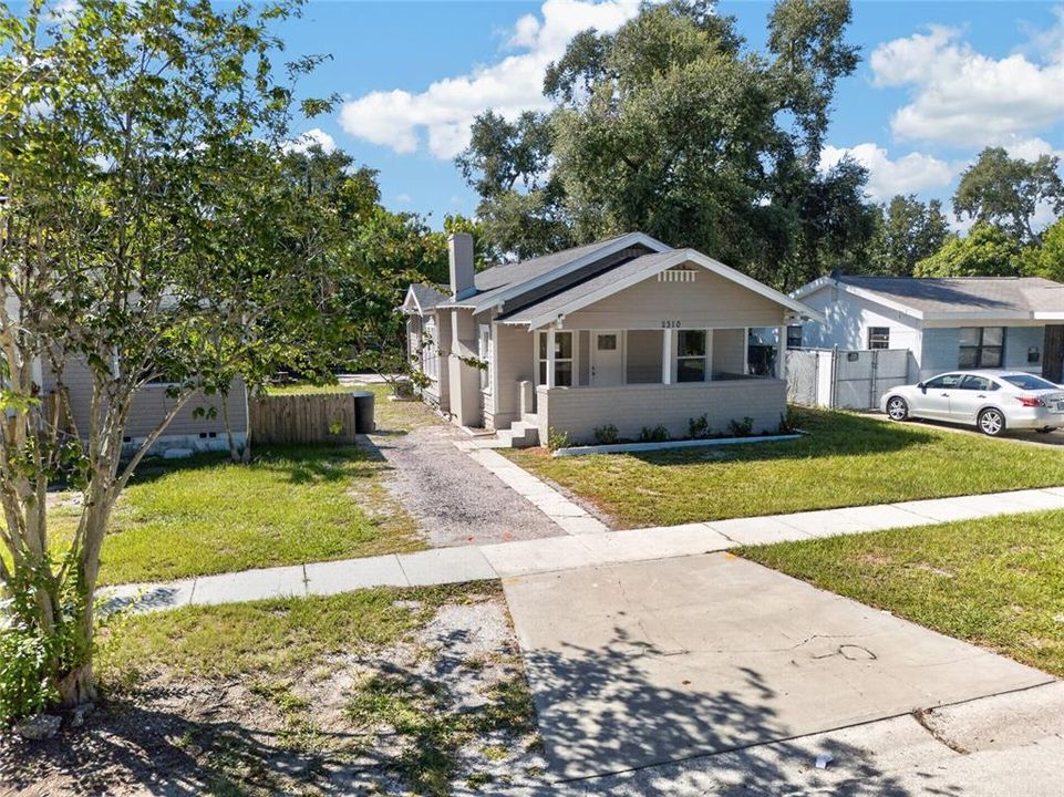 For Sale: $325,000 (3 beds, 1 baths, 880 Square Feet)