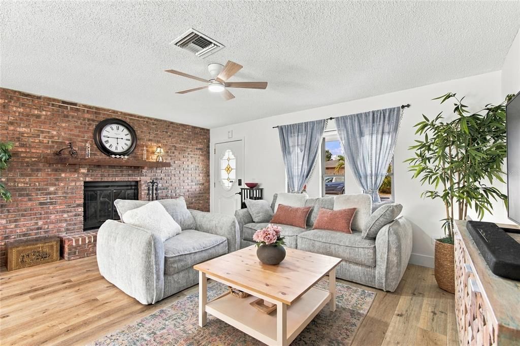 For Sale: $404,000 (3 beds, 2 baths, 1499 Square Feet)