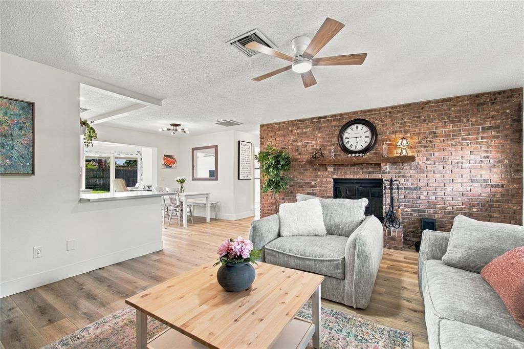 For Sale: $404,000 (3 beds, 2 baths, 1499 Square Feet)