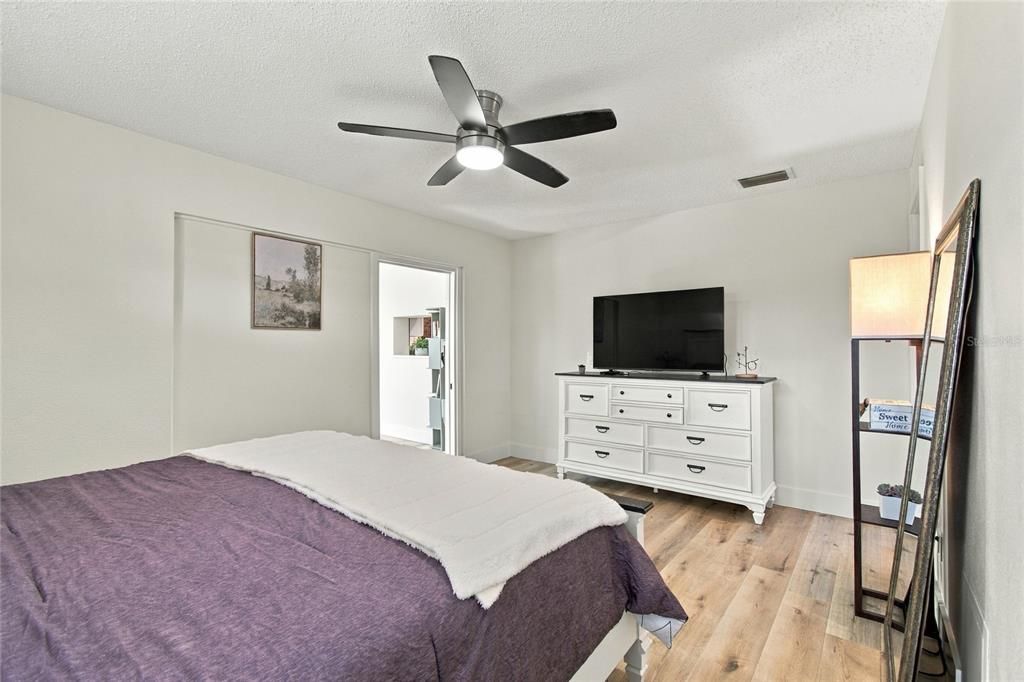 For Sale: $404,000 (3 beds, 2 baths, 1499 Square Feet)