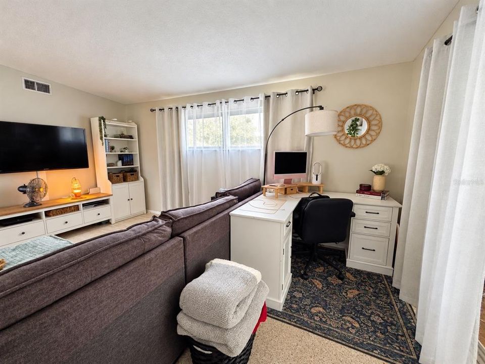 For Sale: $298,000 (2 beds, 2 baths, 1181 Square Feet)