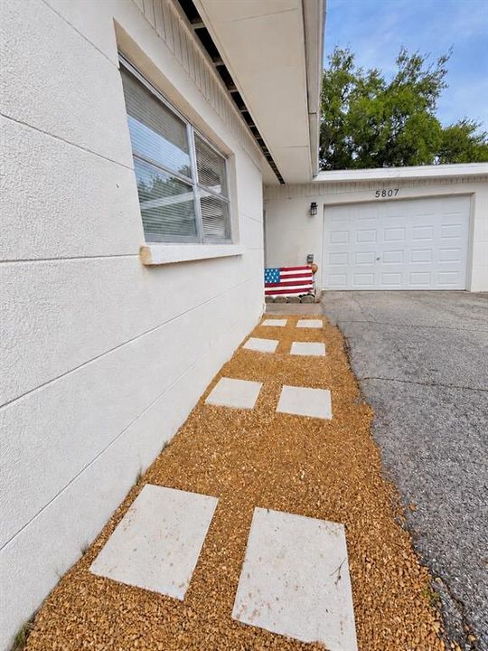 For Sale: $298,000 (2 beds, 2 baths, 1181 Square Feet)