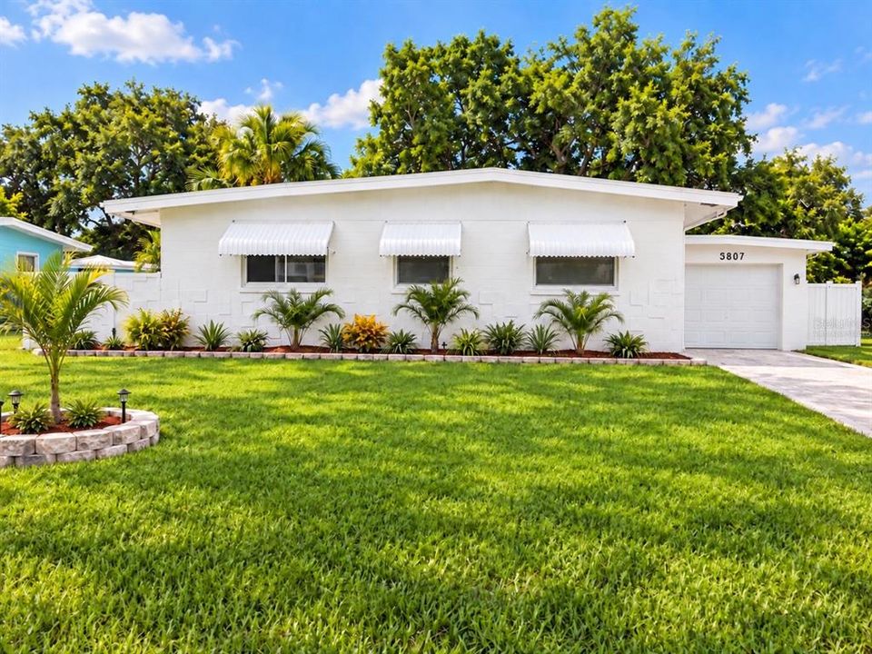 For Sale: $298,000 (2 beds, 2 baths, 1181 Square Feet)