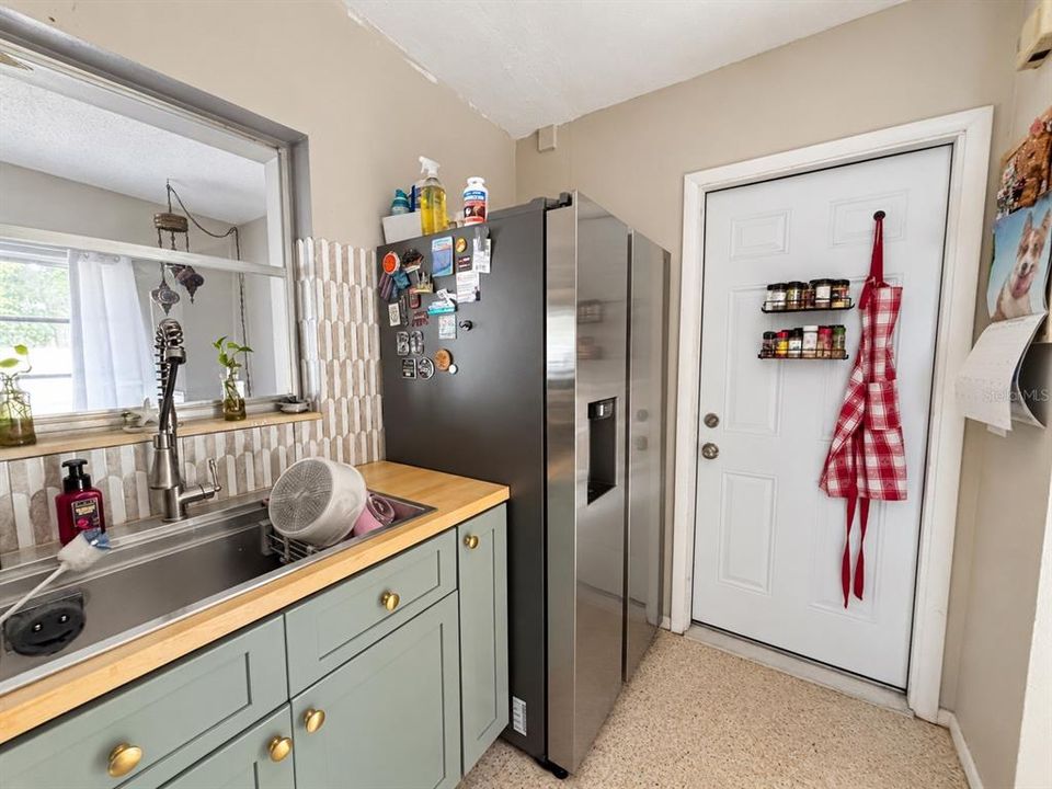 For Sale: $298,000 (2 beds, 2 baths, 1181 Square Feet)
