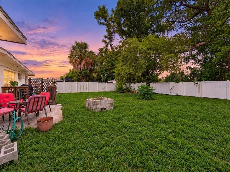 For Sale: $298,000 (2 beds, 2 baths, 1181 Square Feet)