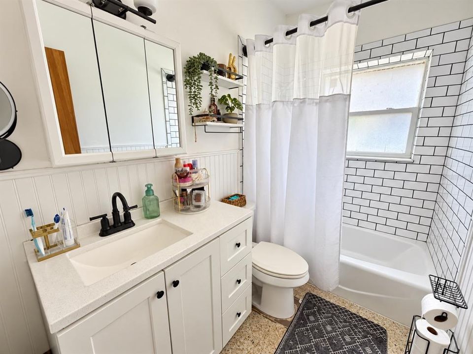 For Sale: $298,000 (2 beds, 2 baths, 1181 Square Feet)