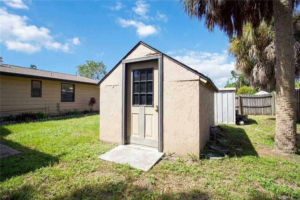 For Sale: $359,000 (4 beds, 2 baths, 1108 Square Feet)