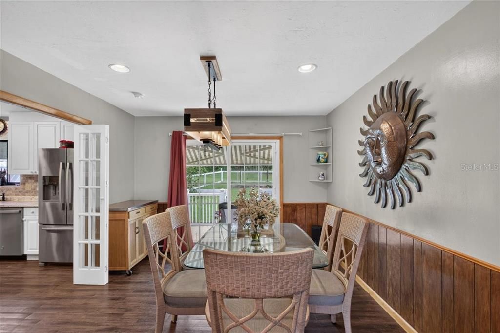 For Sale: $365,000 (3 beds, 2 baths, 1644 Square Feet)