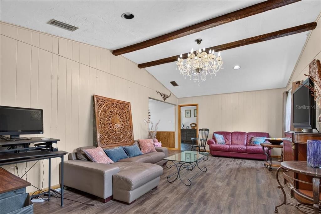 For Sale: $365,000 (3 beds, 2 baths, 1644 Square Feet)