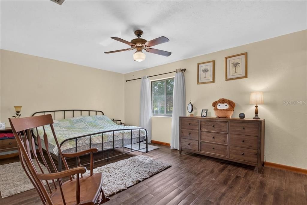 For Sale: $365,000 (3 beds, 2 baths, 1644 Square Feet)