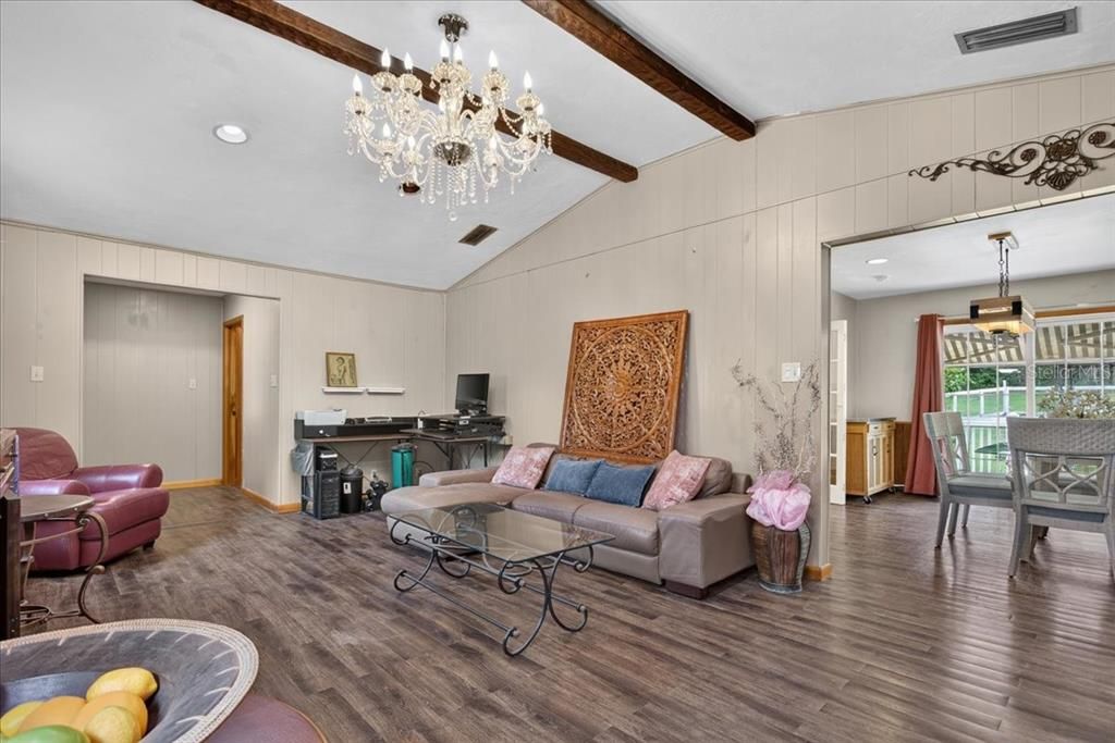 For Sale: $365,000 (3 beds, 2 baths, 1644 Square Feet)