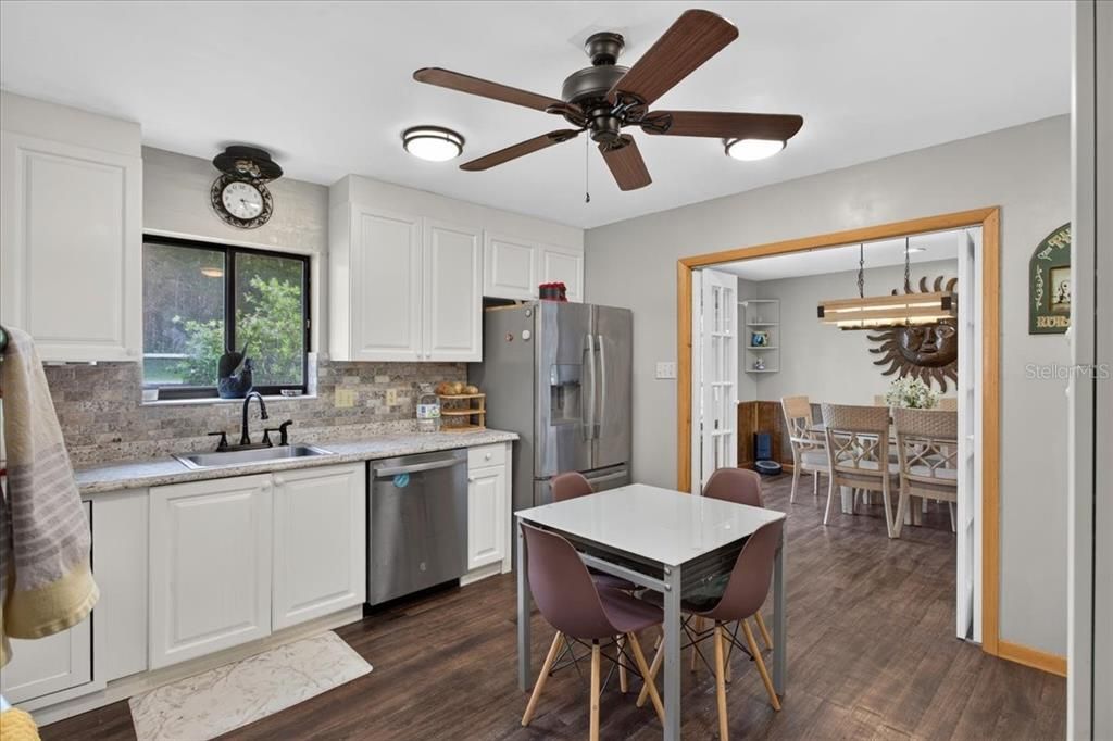 For Sale: $365,000 (3 beds, 2 baths, 1644 Square Feet)
