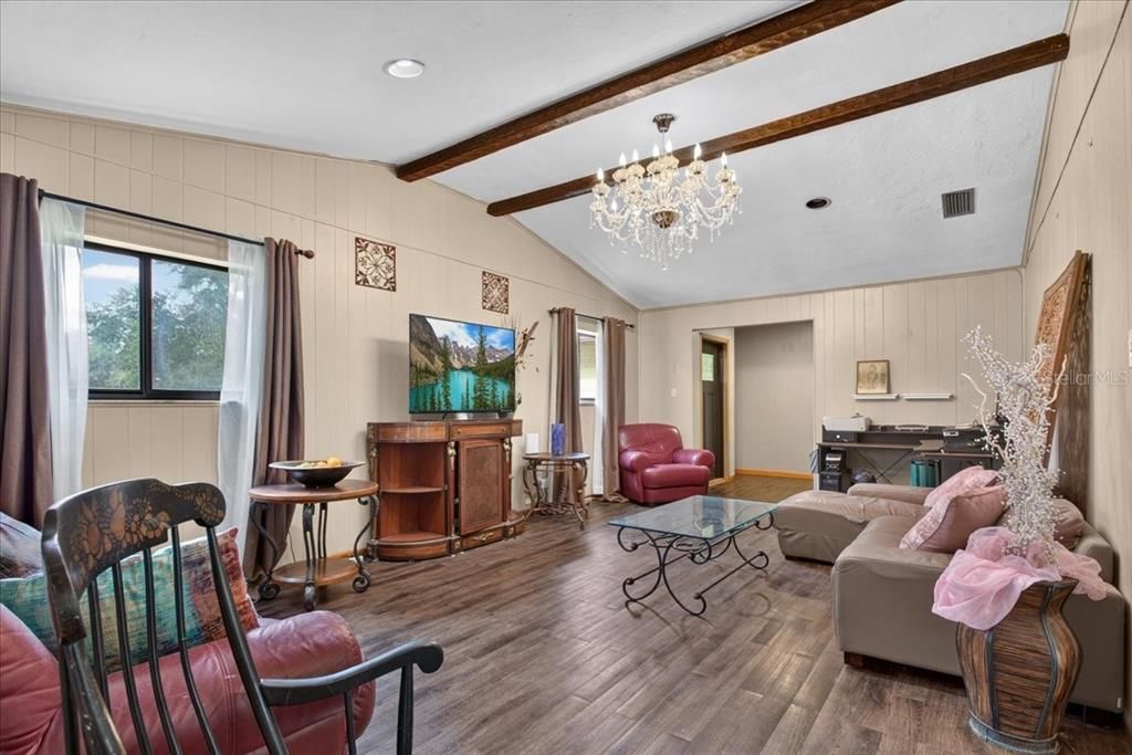 For Sale: $365,000 (3 beds, 2 baths, 1644 Square Feet)