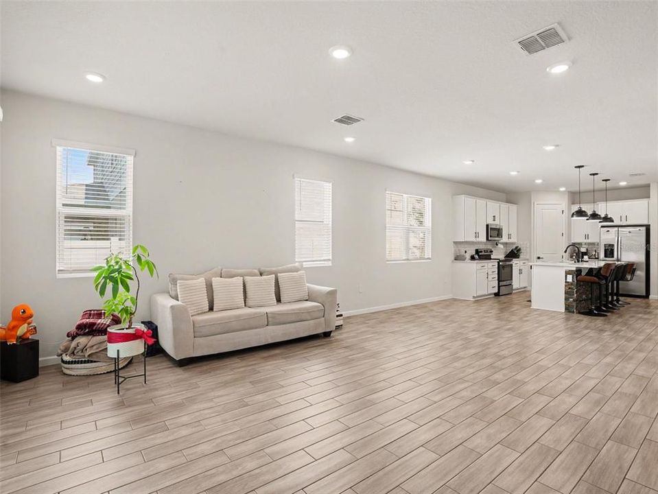 На продажу: $369,900 (4 спален, 2 ванн, 2000 Квадратных фут)