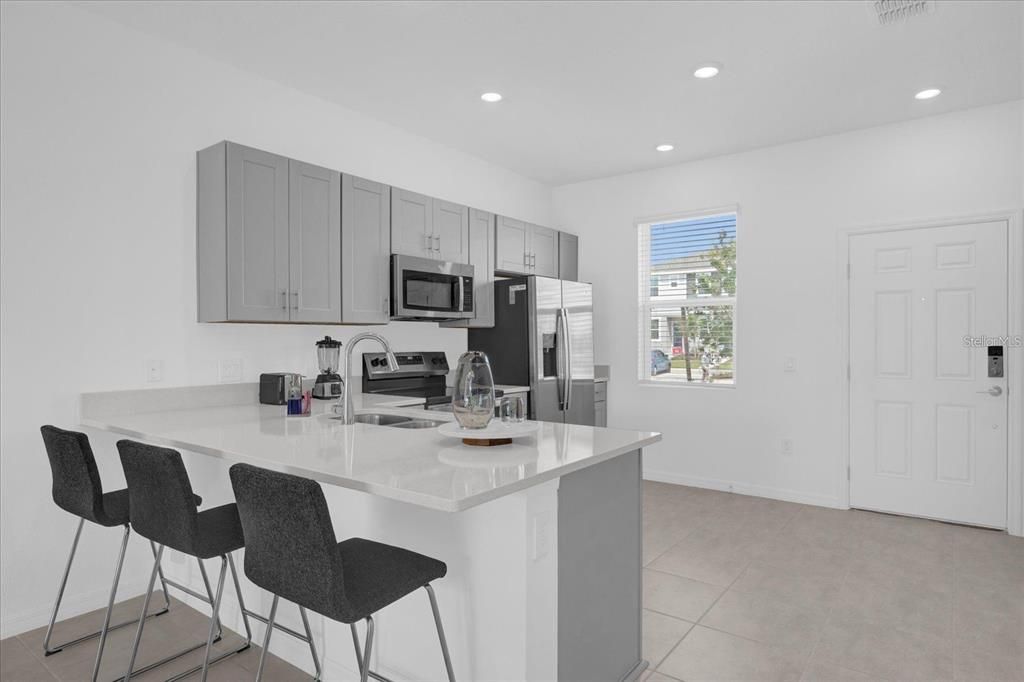 For Rent: $2,000 (3 beds, 2 baths, 1275 Square Feet)