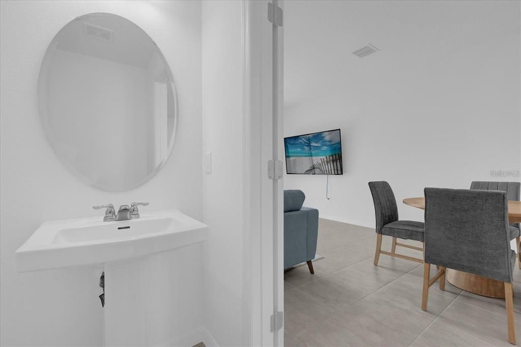 For Rent: $2,000 (3 beds, 2 baths, 1275 Square Feet)