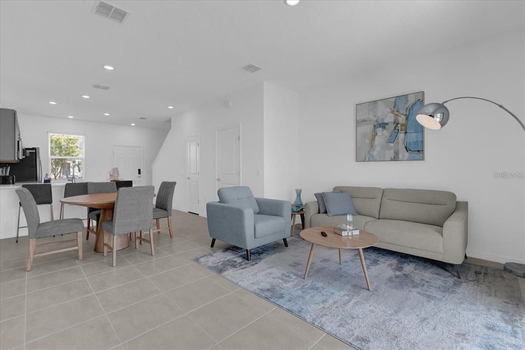 For Rent: $2,000 (3 beds, 2 baths, 1275 Square Feet)