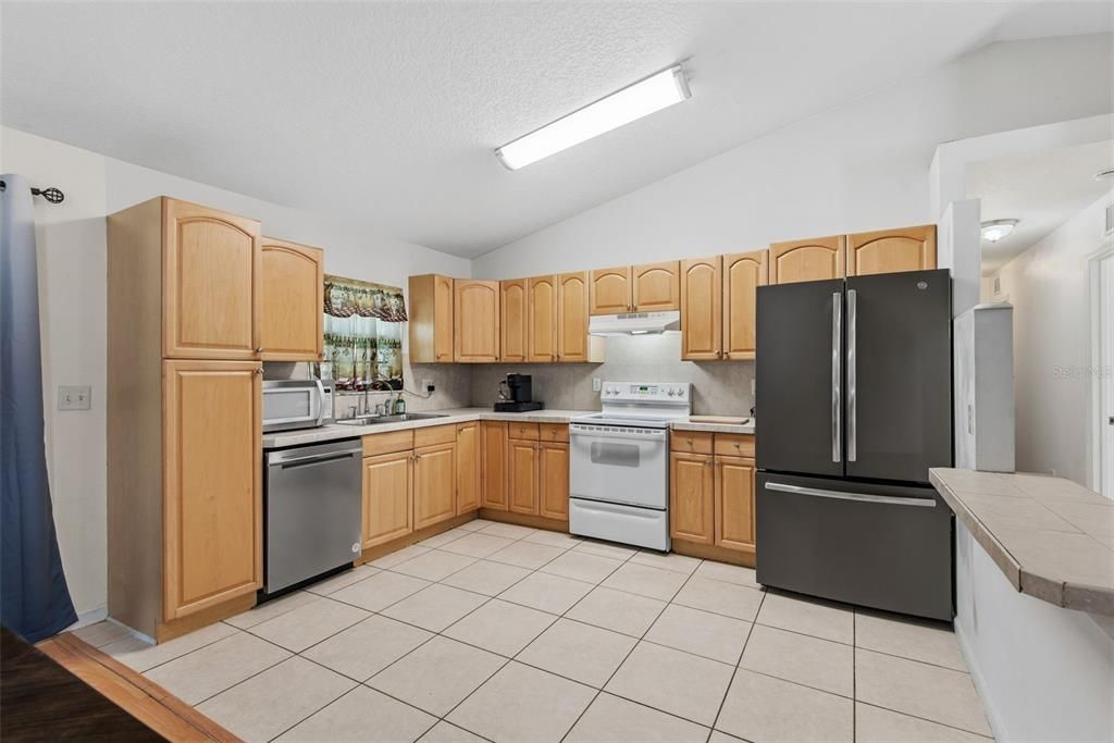 For Sale: $265,000 (3 beds, 2 baths, 1256 Square Feet)