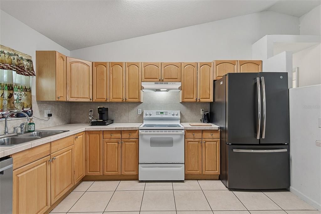 For Sale: $265,000 (3 beds, 2 baths, 1256 Square Feet)