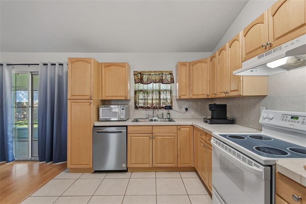 For Sale: $265,000 (3 beds, 2 baths, 1256 Square Feet)