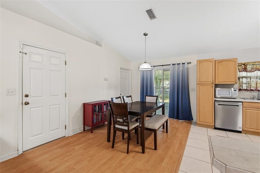 For Sale: $265,000 (3 beds, 2 baths, 1256 Square Feet)