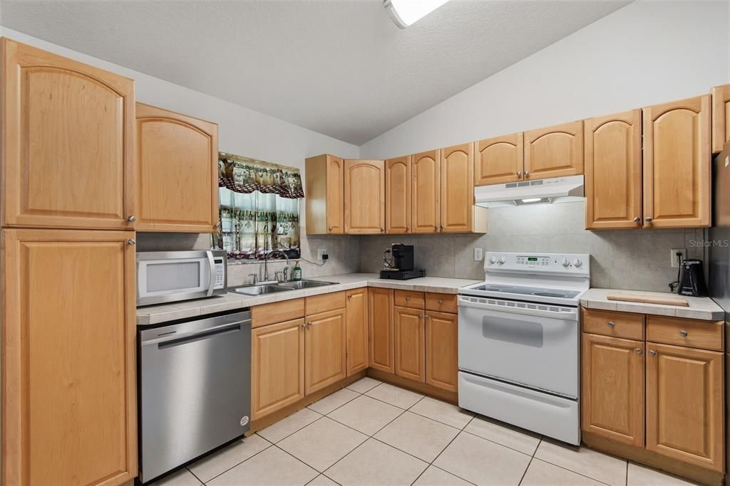 For Sale: $265,000 (3 beds, 2 baths, 1256 Square Feet)
