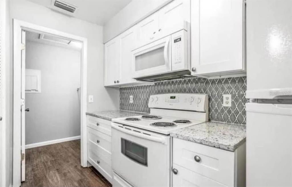For Sale: $199,000 (2 beds, 2 baths, 1139 Square Feet)